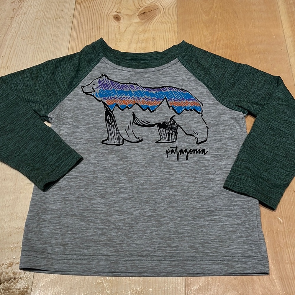 🦬 EUC - Awesome Patagonia Long Sleeve Shirt for your little one!